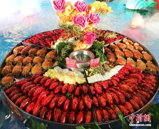 小龍蝦橫行德國(guó)柏林 政府鼓勵(lì)吃貨們大快朵頤！