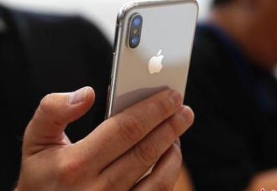 愛手機(jī)多于愛孩子？家長應(yīng)設(shè)親子時(shí)間