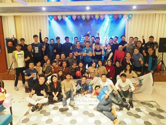 說明: C:Userswangq1317Desktop（新聞）2018甜蜜跑即將起跑，賽道跑團加油站成為最大亮點（新聞）2018甜蜜跑即將起跑，賽道跑團加油站成為最大亮點花兒與少年跑團.jpg