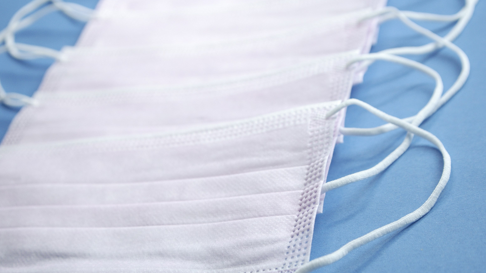 火車站里的免費口罩，凸顯城市的溫暖