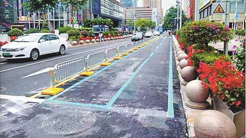 非機(jī)動(dòng)車該向誰(shuí)“要”路權(quán)？