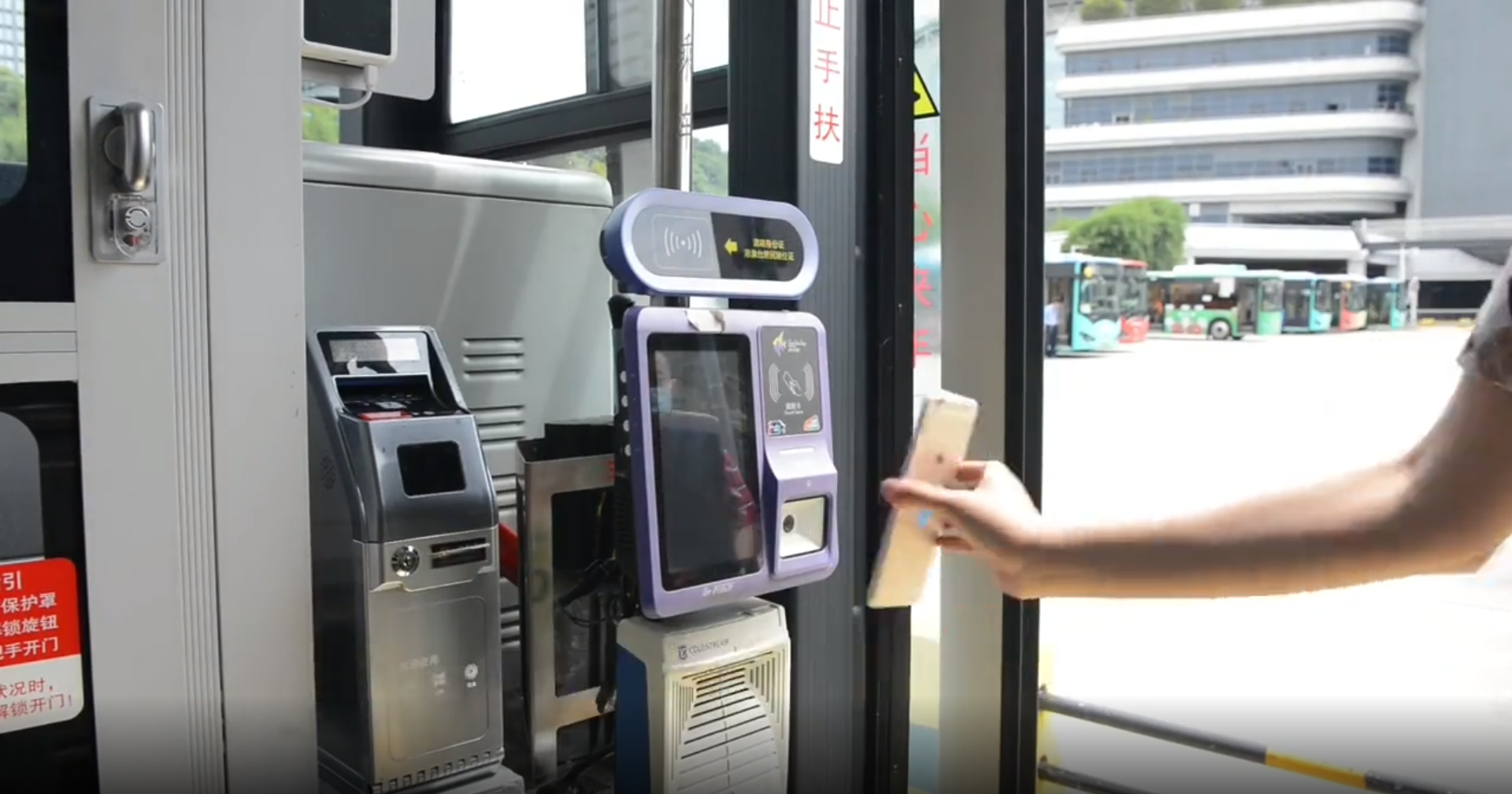 科技抗疫，溫度為民