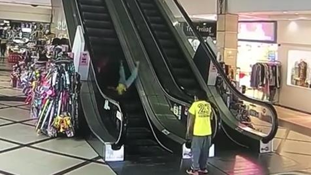 扶梯“緊停按鈕”不能亂按，管理也要多管齊下