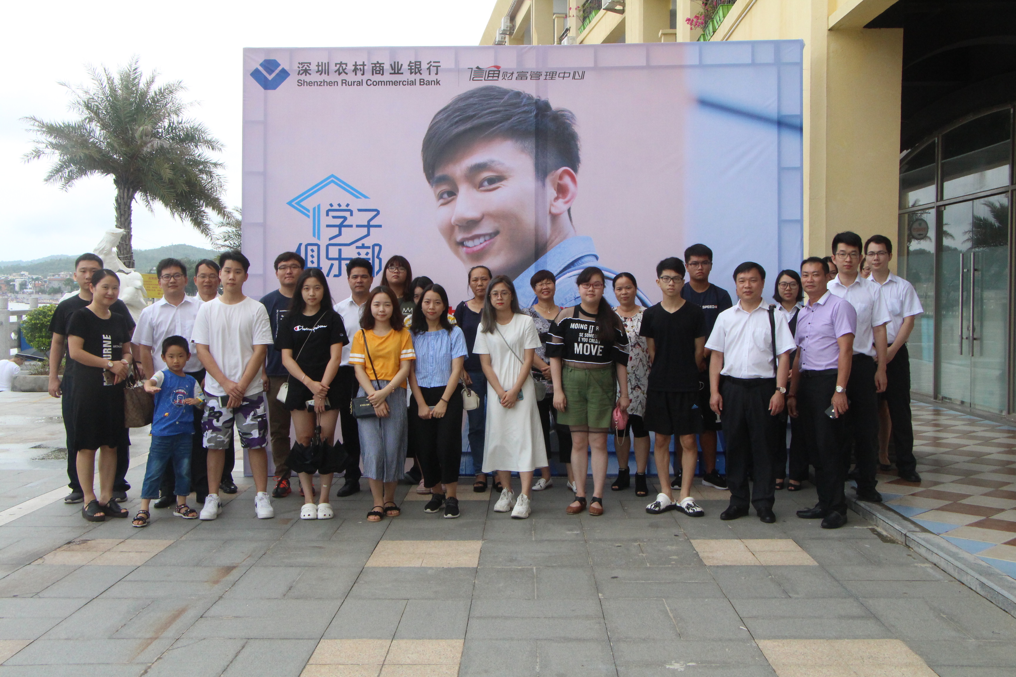 十年寒窗苦泛舟，終得梅花撲鼻來(lái)